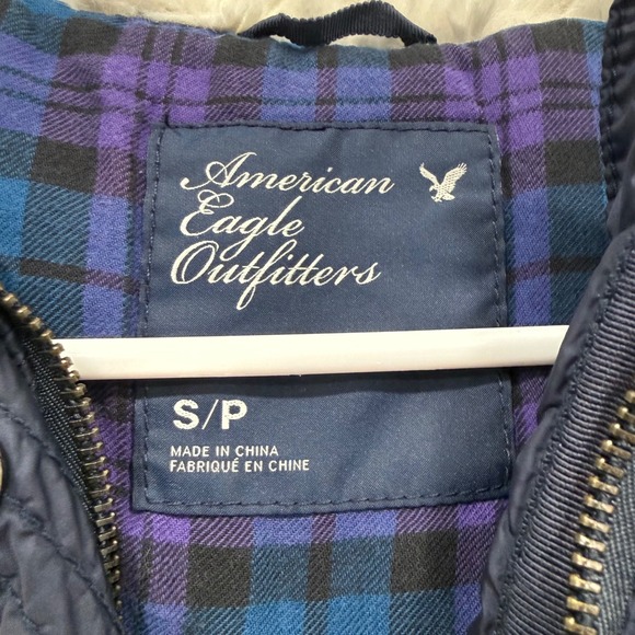 American Eagle Outfitters Navy Blue Puffer Vest Faux Fur Hood Plaid Lining S/P - Picture 4 of 8